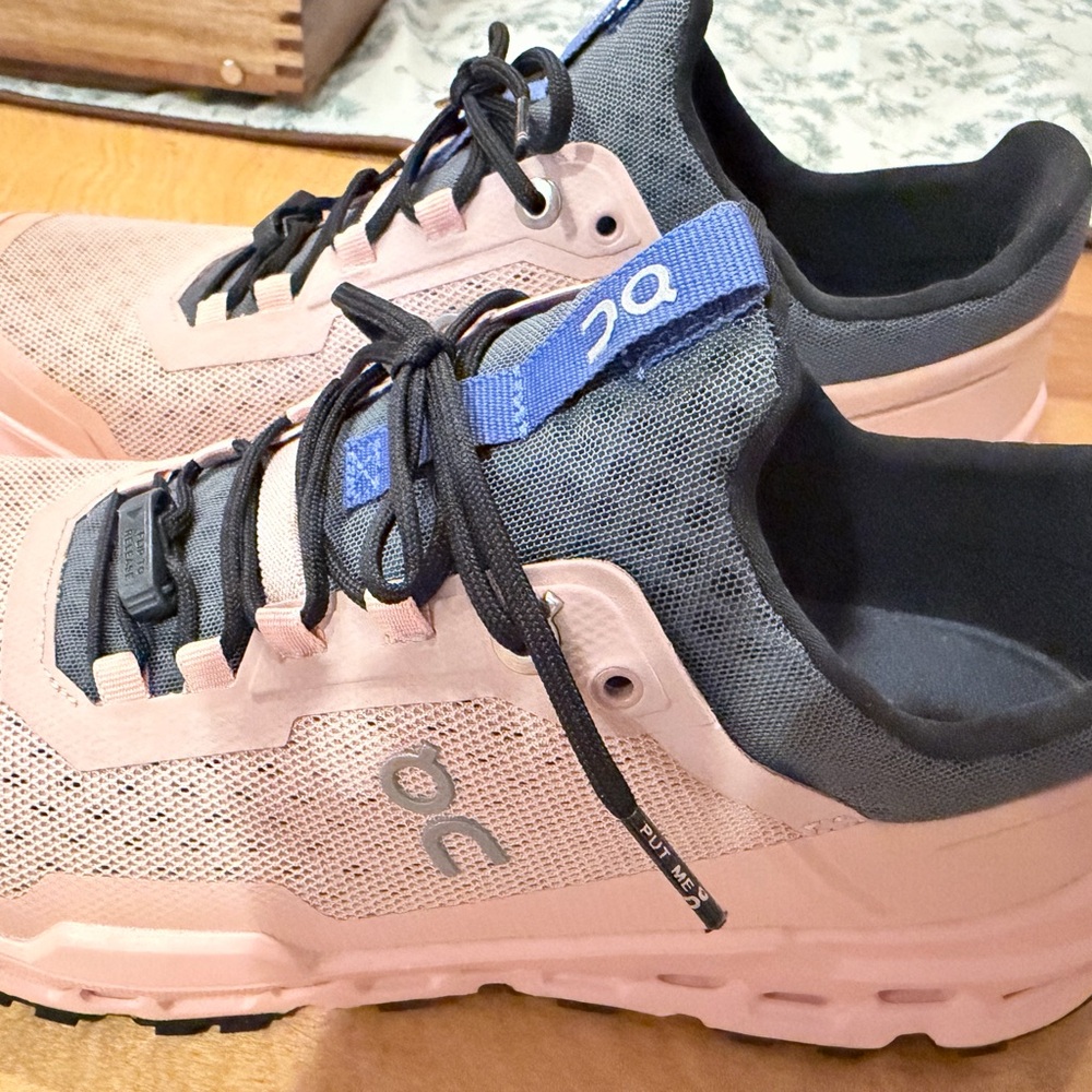 On Running Women's Athletic Shoes in rose/cobalt